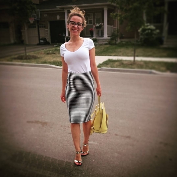 Yellow backpack - Picture 2 of 12